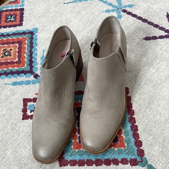 Caslon Faye Block Heel Ankle Boots - Picture 2 of 8